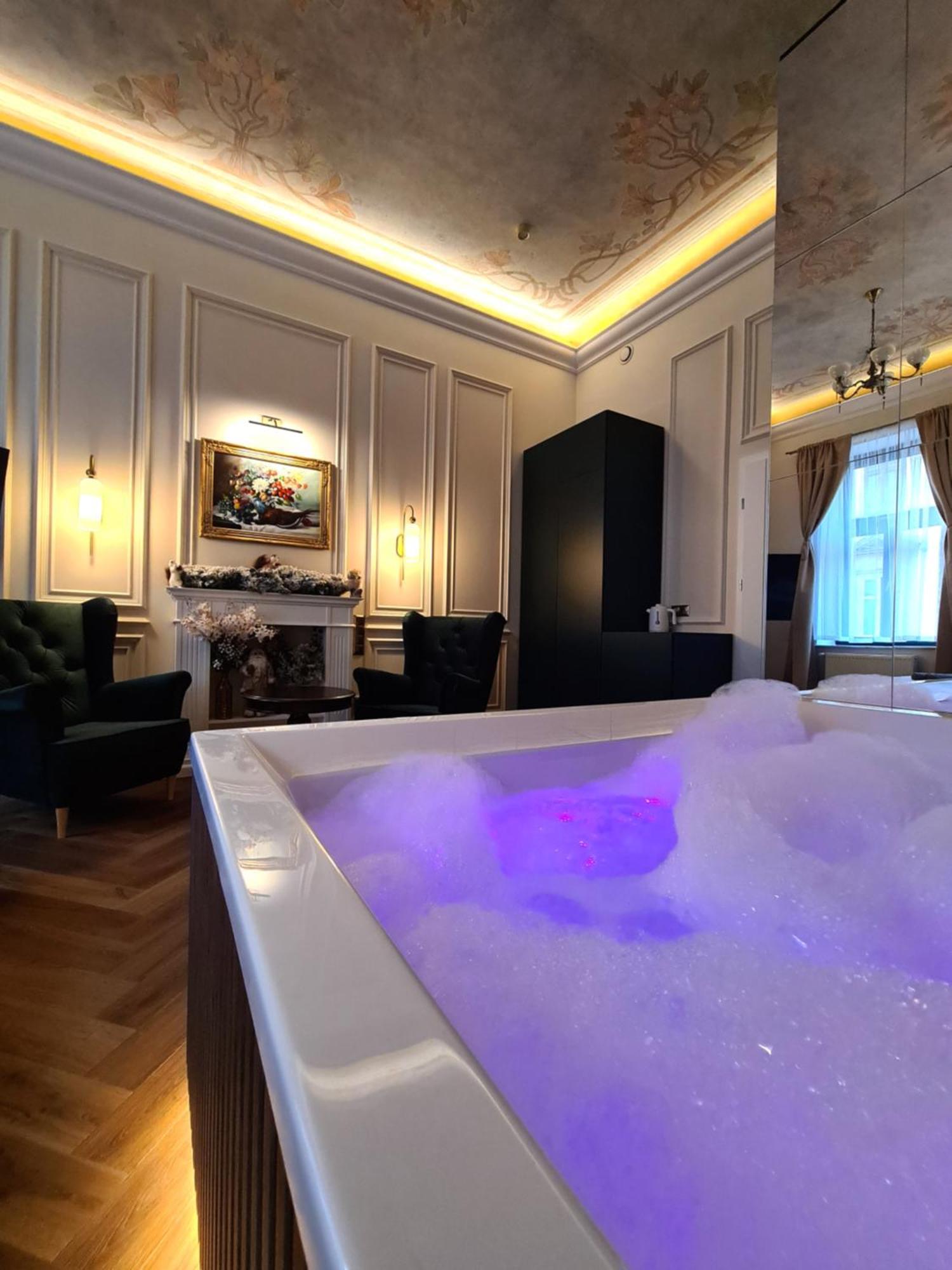 Art Jacuzzi Koletek Leilighet Krasków Eksteriør bilde
